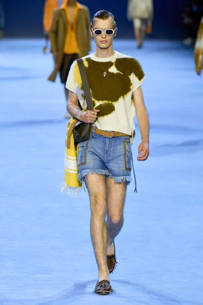 Look 37